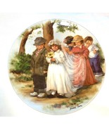 Bradford Exchange collector plate  Friends I Remember Here Comes The Bride - $265.82 MXN