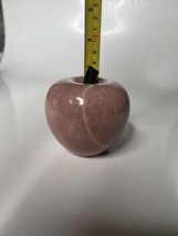 Vtg Crowning Touch Collection Mauve Pink &amp; Black Apple Marble Paperweight 3” - £7.58 GBP