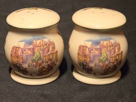 Vintage Village Scene Salt &amp; Pepper Shaker Set - Country Christmas Holidays - $245.67 MXN