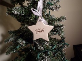 White Porcelain Star Holiday Christmas Ornament w/ Golden &quot;WISH&quot; Center - £3.16 GBP