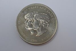 United Kingdom 1981 Elizabeth II Royal Wedding 25 New Pence Copper Nicke... - $19.99