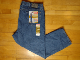 Wrangler Jeans Men 44x30 Relaxed Fit Blue Denim Straight Leg 97601VR - $24.99