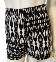 Apt. 9 Essentials Black and White Print Cuffed Flat Front Shorts Size 14 - $7.59