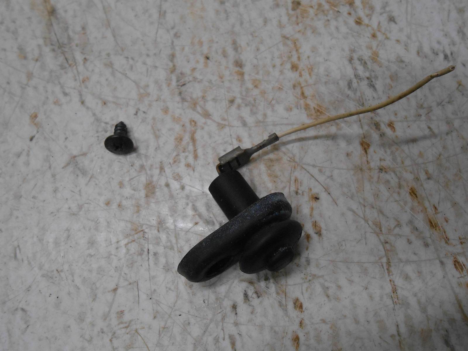 2005 Chevrolet Aveo Door Jam Courtesy Light Switch Lamp With Screw - $21.99