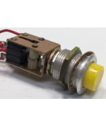 Vintage LICON Yellow Mechanical Pushbutton Switch 01-145210  7850 - $741.12 MXN