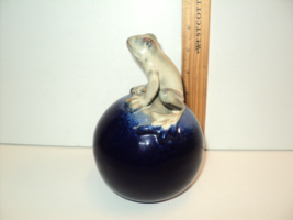 Frog on a Ball Orb Ceramic Glazed Sphere Pottery Navy Blue &amp; Green 6 1/2&quot; H - £23.59 GBP
