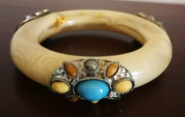 Vintage Tribal Acrylic Bangle Bracelet Stone Chip for Women Preowned Used Boho - £24.20 GBP