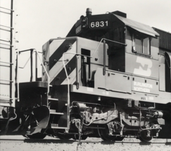 Burlington Northern Railroad BN #6831 SD40-2 Electromotive Train Photo A... - £7.46 GBP