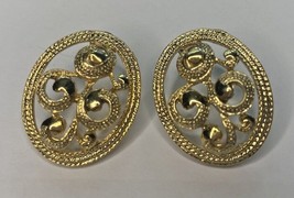 Vintage Sarah Coventry Gold Tone Oval Swirl Detail Pierced Earrings PB78 - £19.74 GBP