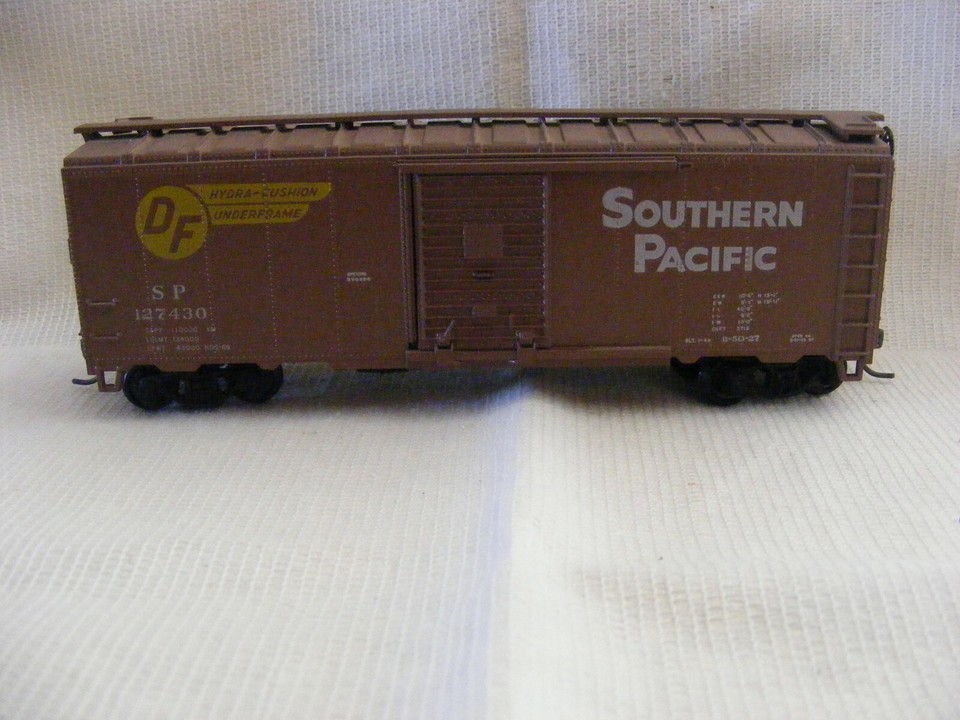 Vintage HO Scale Southern Pacific SP 127430 40&#39; DF Boxcar      i - $24.74