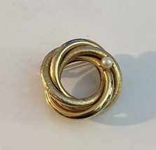 White Faux Pearl Textured Gold Tone Hollow Metal Tube Knot Brooch Pin Vi... - $203.40 MXN