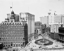 Buildings on Bowling Green park in New York City Photo Print - £6.93 GBP+