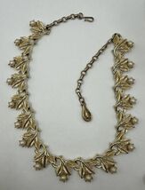 Vintage Coro White Pearl Florentine Leaf Pendant Necklace 14-17” Midcent... - $27.75 CAD
