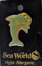 Sea World Enamel Dolphin Hypo Allergenic Souvenir Pin - $113.09 MXN