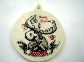 Kiana Anchorage Scrimshaw Merry Christmas Moose Ornament  - £13.58 GBP