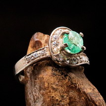 Sterling Silver Ring with oval cut Green Emerald and 18 white CZ - Size 6.5 - £46.39 GBP