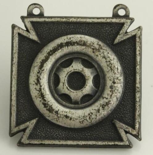 US Military ARMY Motor Vehicle Drive Mechanic Qualification Badge Pin V-21 - $9.84