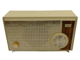 RCA Victor Retro Transistor Table Radio, Solid State, AM Band Only, Working! - £30.18 GBP