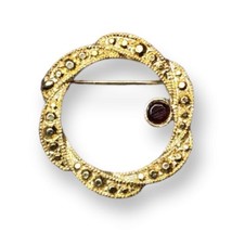 Vintage Wreath Textured Circle Brooch Gold-tone Pin Faux Garnet Red Rhinestone - £13.31 GBP