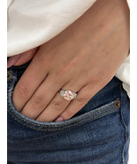 Lab Grown Three Stone 2.50 Ct IGI Fancy Vivid Pink VVS2 Round Ideal Cut ... - $52,521.25 MXN