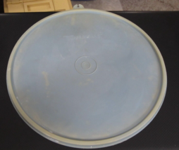 Tupperware 230-25 Lid 9&quot; Faded Blue Round  Replacement Lid with Z Tab - £7.00 GBP