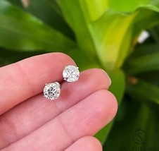 Authenticity Guarantee

1.50 cts TOTAL EF VVS Clarity  14K white Gold CV... - €1.080,56 EUR