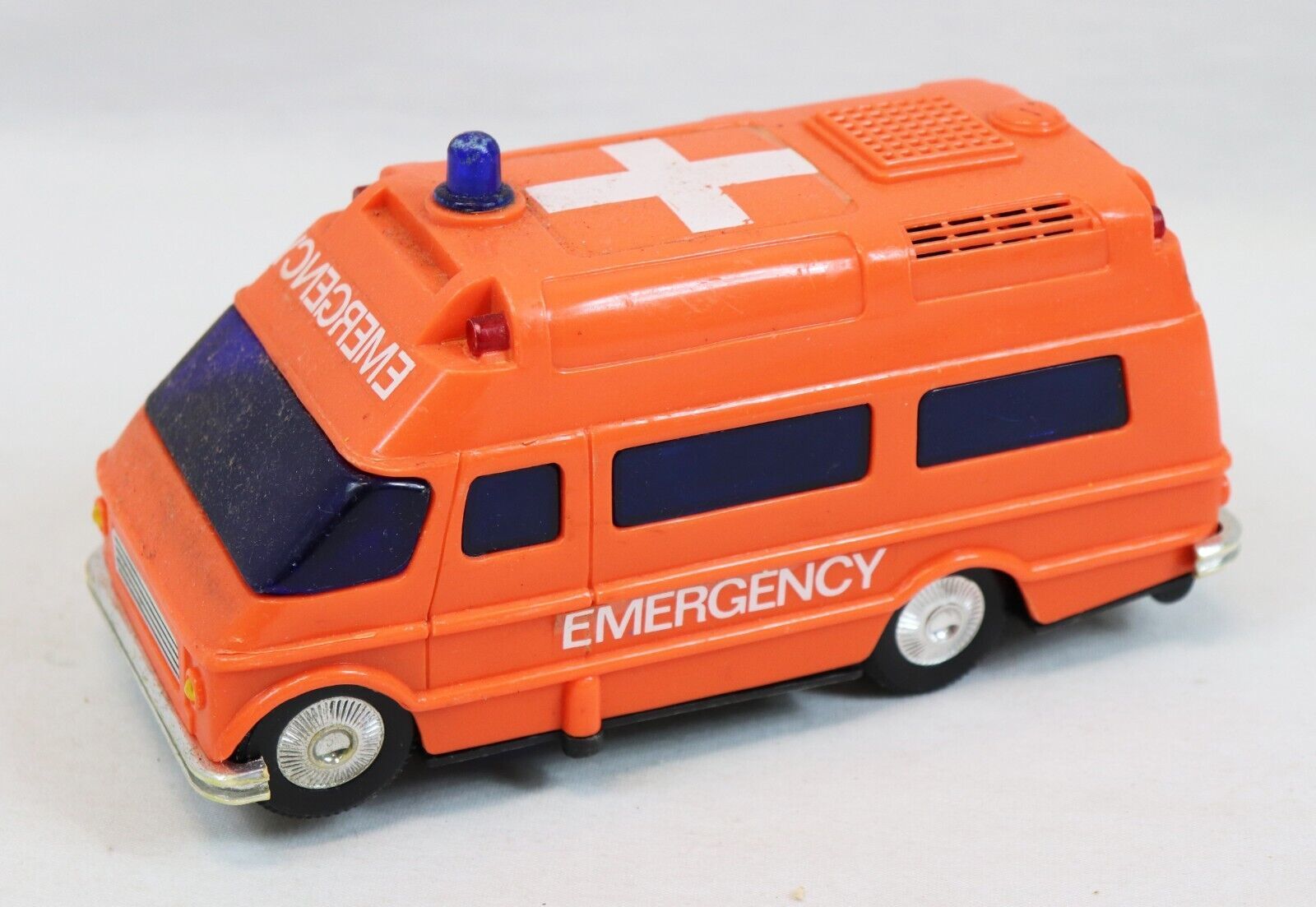 ORIGINAL Vintage 1976 Universal Associated Emergency Rescue Vehicle w/ light - $34.64