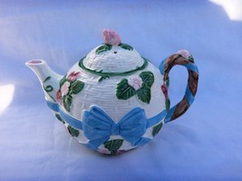 1985 The Haidon Group Dinnerware - Basket Weave Strawberry Tea Pot - £19.42 GBP