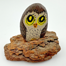 1970s Vintage Hand Painted Big Eyes Pet Rock Owl on Bark 2&quot; Tall - £15.29 GBP