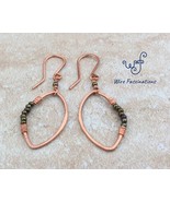 Handmade copper earrings: marquis leaf shape with bronze green glass beads - €23,96 EUR