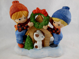 Vintage 1981 ENESCO Christmas Dog house Wreath Puppy Dog Winter cap 4" porcelain - $13.85