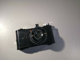 Vintage &quot;Utility MFG Co&quot; Falcon Miniature Camera Bakelite - £10.44 GBP