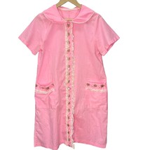 60s 70s Vintage Pink Housecoat Duster Robe Lace Kitschy Size S Floral - £23.70 GBP
