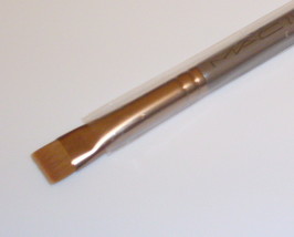 MAC 212 SE Flat Eye Liner Definer Short Handle Brush Brown - $15.95