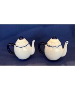Vintage Porcelain Teapot Salt and Pepper Shakers Blue &amp; White - $225.80 MXN