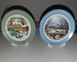 Avon CHRISTMAS ORNAMENT Mini Plates Gold Trim 1979 - 1980 with stands - $13.19