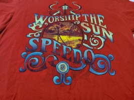Speedo Men's Size Large Graphic T-Shirt Red Worship the Sun Beach Summer   - $10.58