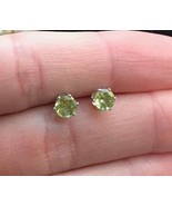 PERIDOT Round-cut gemstone Stud EARRINGS in Sterling Silver - Vintage - £26.44 GBP