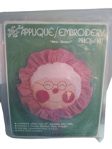Hazel&#39;s Needlework Kaboodles Mrs Santa Applique Embroidery Pillow Kit Vi... - $18.81