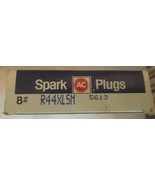 One(1) Vintage Box of Eight(8) NOS AC-Delco Spark Plugs R44XLSM 5613 - £14.40 GBP