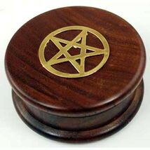 Wooden Herb Grinder with Pentagram Charm! - €10,26 EUR
