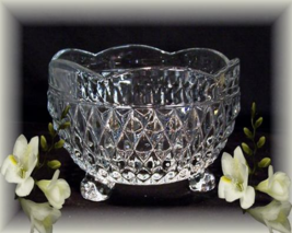 Gorgeous Indiana Glass 3 Footed Ornate Candy Dish - £6.34 GBP