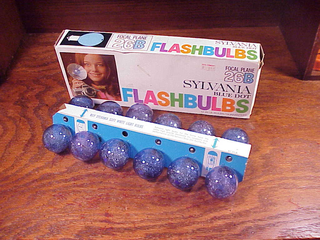Box of 12 Sylvania Blue Dot Focal Plane 26B Flashbulbs, nice shape - $7.95