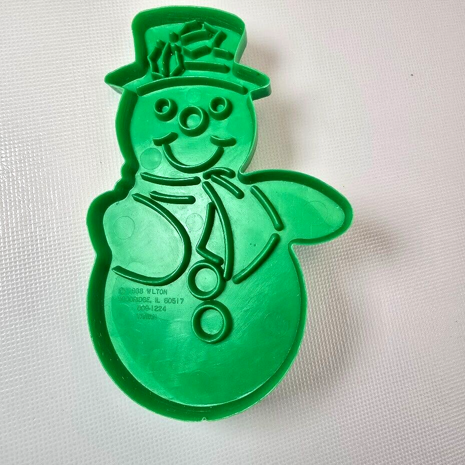 Wilton Christmas Cookie Cutters Set Green 1988 Reindeer Snowman Holly House VTG Item image 5