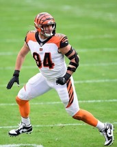 SAM HUBBARD 8X10 PHOTO CINCINNATI BENGALS PICTURE NFL FOOTBALL - $4.94