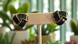 VINTAGE MONET BLACK AND GOLD LOVE KNOT CLIP EARRINGS - $149.28 MXN