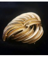 Vintage 2&quot; Gold Tone Leaf Brooch Pin Unsigned - $15.84
