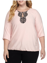 New Directions 1X Stretch Knit 3/4 Sleeve Stretch Bottom Lace Bib Front Top Pink - £12.69 GBP