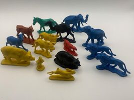 VINTAGE Lot Of 15 Rubber Animals 1950s pigs sheep elephant cow Auburn/ o... - $14.00