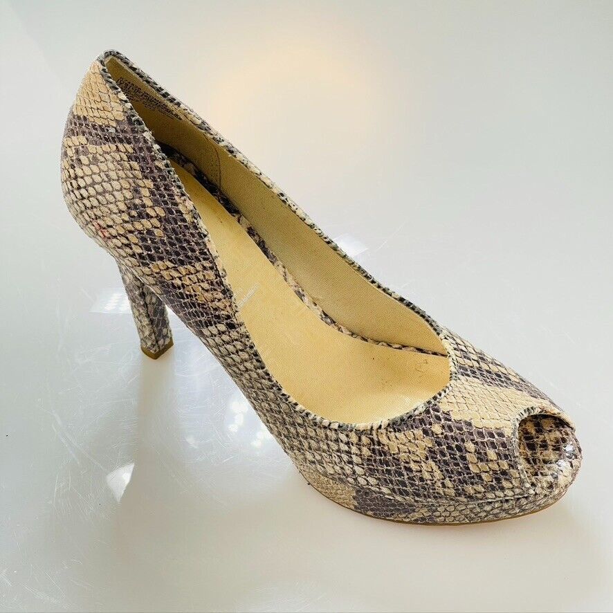 Primary image for ROCKPORT Shoes Two Tone Snake Leather Pumps Women's Size 7.5M